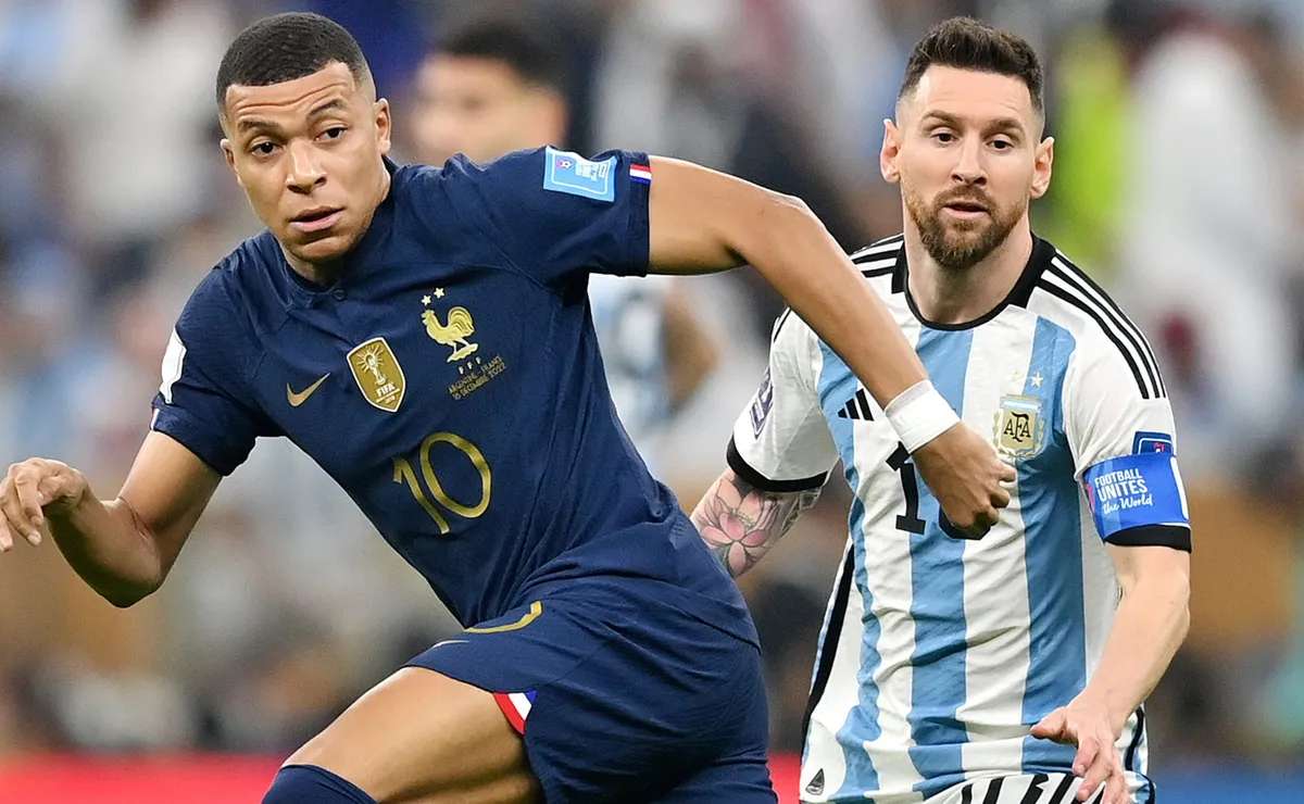 Mbappé enaltece Messi e comenta disputa por artilharia em Copas: “Ele sempre marca gols”