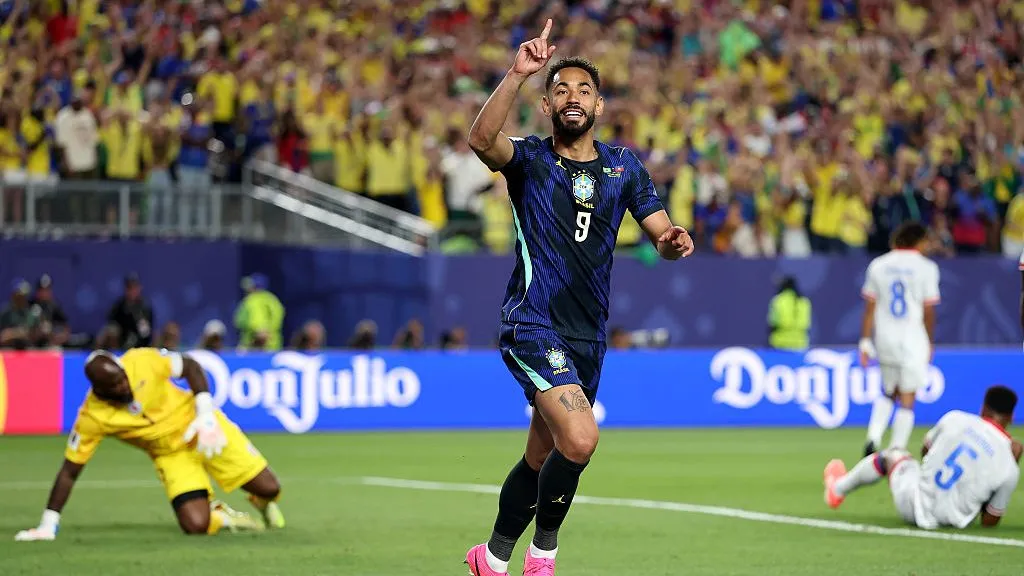 Matheus Cunha celebra um de seus gols feitos contra o Haiti (Photo by Dan Mullan/Getty Images)