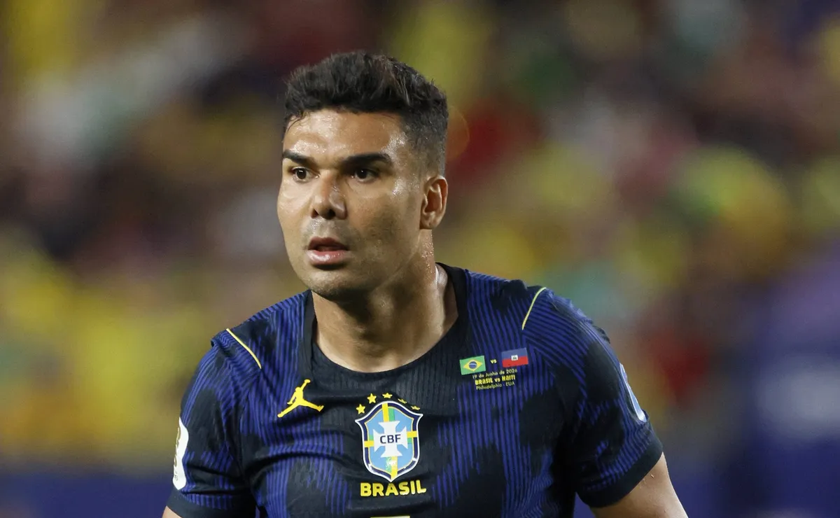 Ancelotti redesenha esquema para blindar Casemiro e acabar com sobrecarga no meio