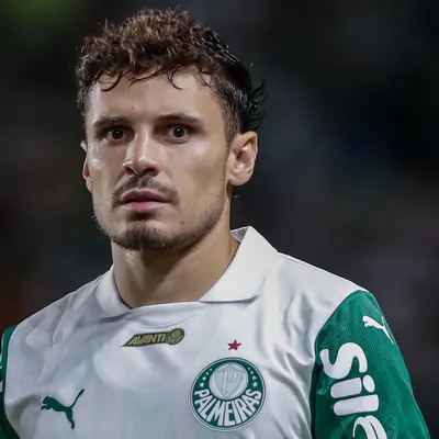 Vasco mira Raphael Veiga e inicia contato com o Palmeiras