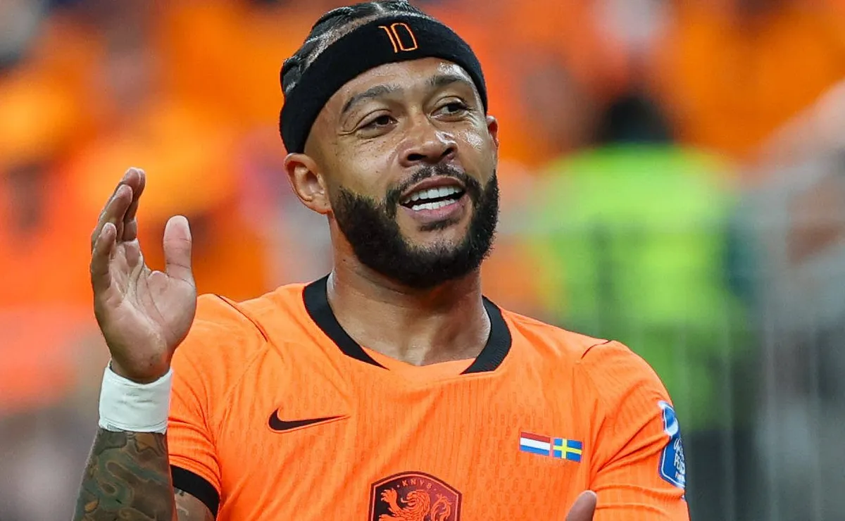 Memphis Depay é contestado na Holanda e jornalista avalia situação: “Ele não está 100%”
