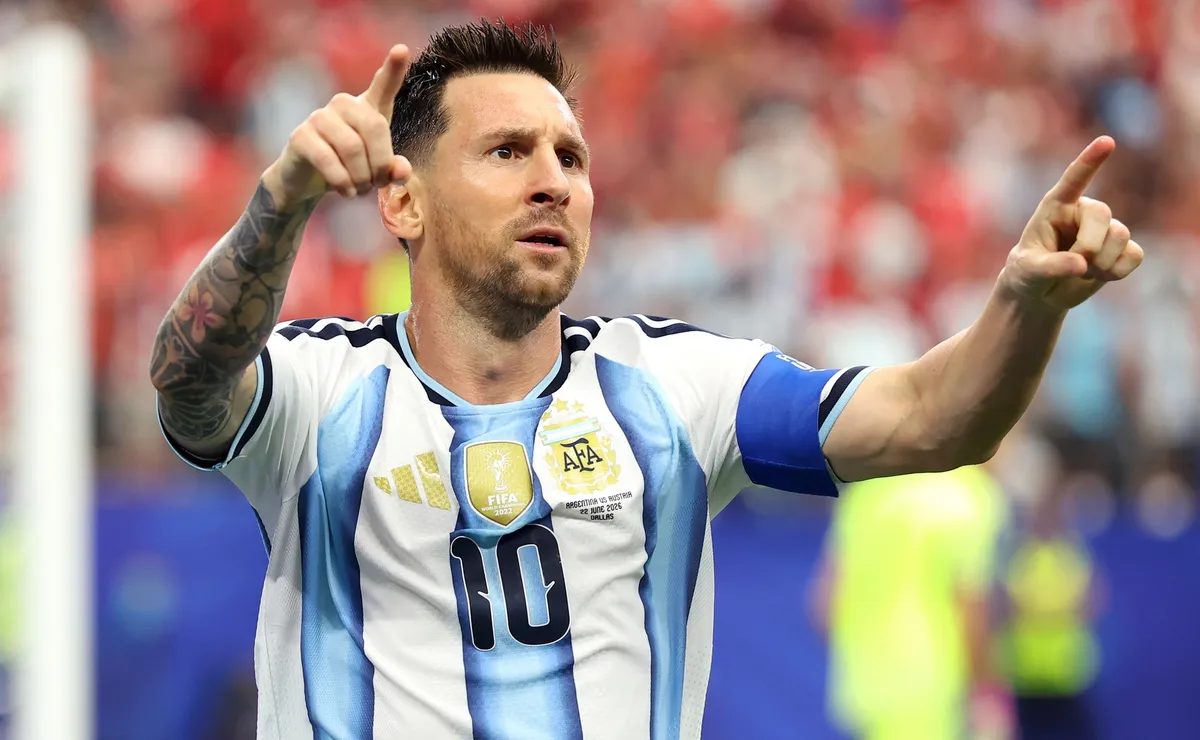 Messi perde pênalti, mas dá a vitória à Argentina contra a Áustria e bate recorde na Copa do Mundo