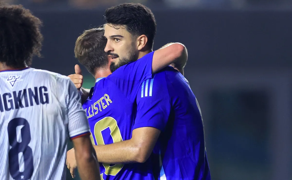 Flaco López não entra em vitória da Argentina com recorde de Messi; atacante pode estrear contra Jordânia
