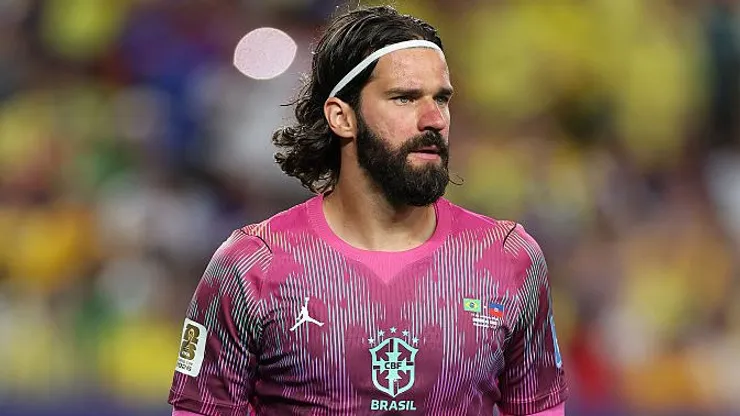 Alisson, camisa 1 do Brasil, durante a partida contra o Haiti. (Photo by Dan Mullan/Getty Images)