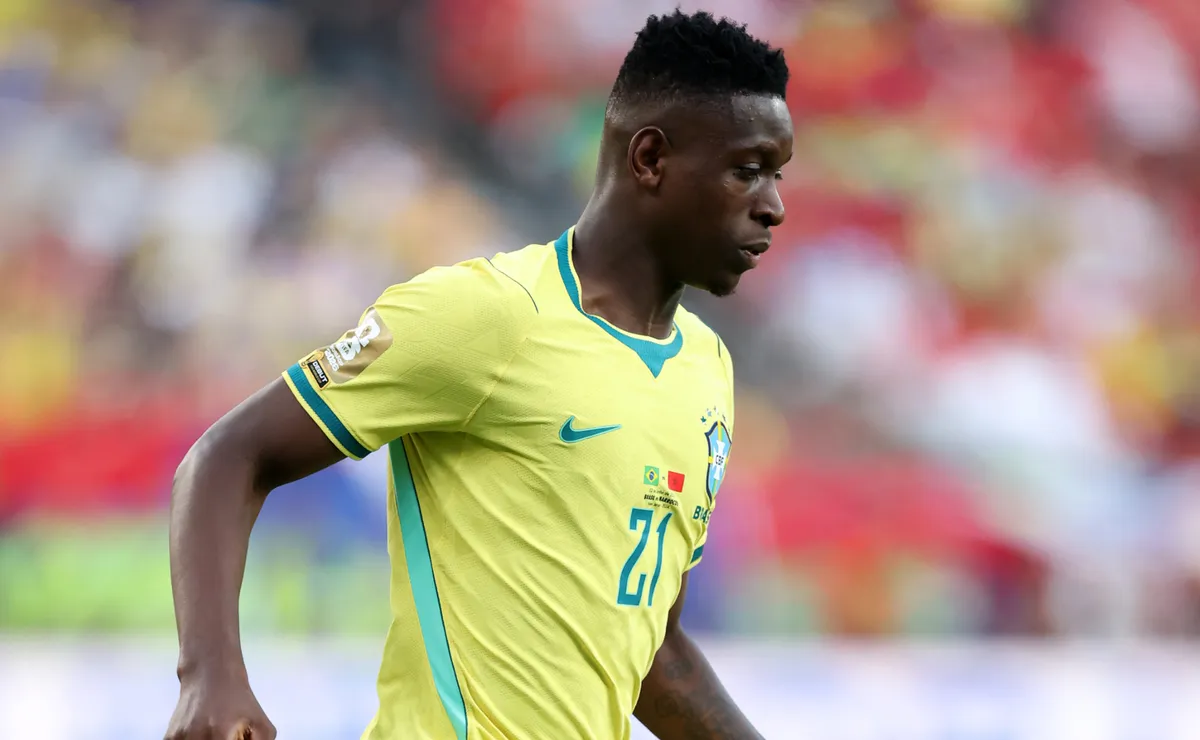 Zico indica mudança na Seleção Brasileira e aposta em Luiz Henrique contra a Escócia