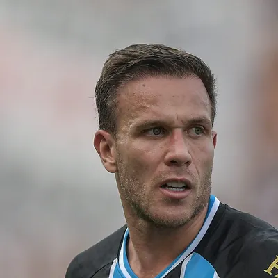 Palmeiras sinaliza interesse em Arthur, ex-Grêmio