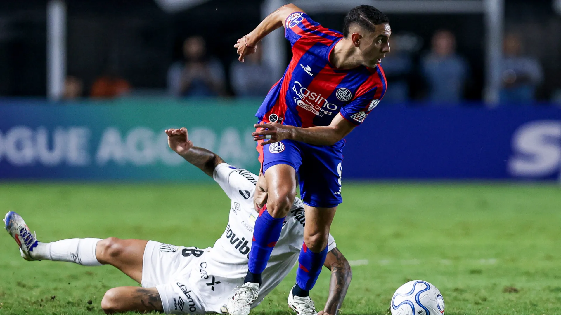 Insaurralde atuou contra o Santos na Sul-Americana – Foto: Ricardo Moreira/Getty Images