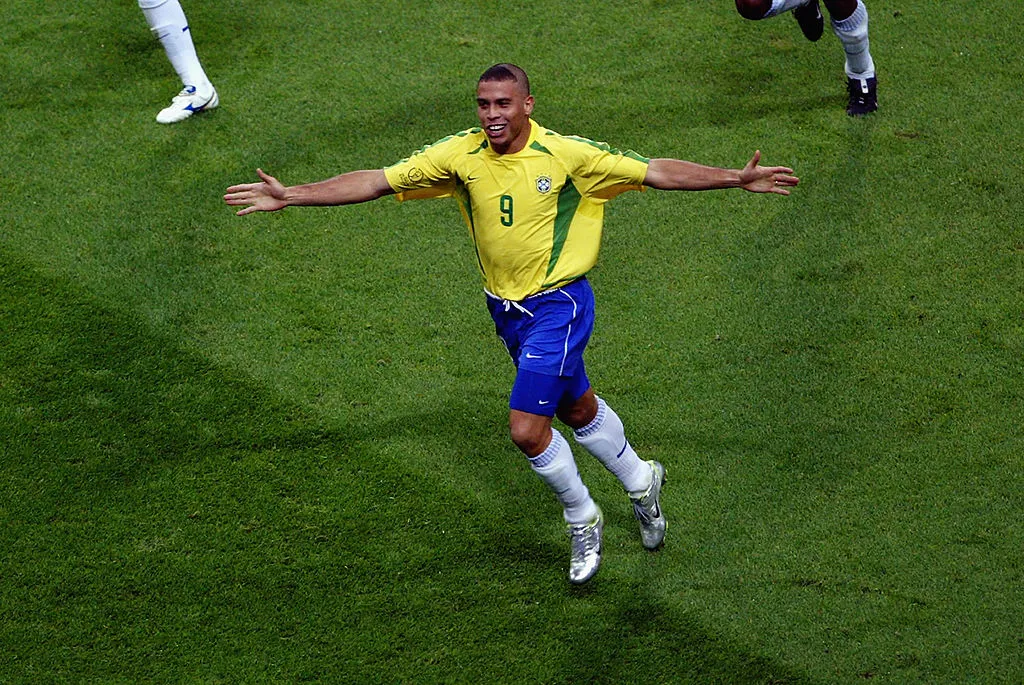 Ronaldo, do Brasil, comemora o gol da vitória durante a partida semifinal da Copa do Mundo FIFA de 2002 entre Brasil e Turquia. (Photo by Koichi Kamoshida/Getty Images)