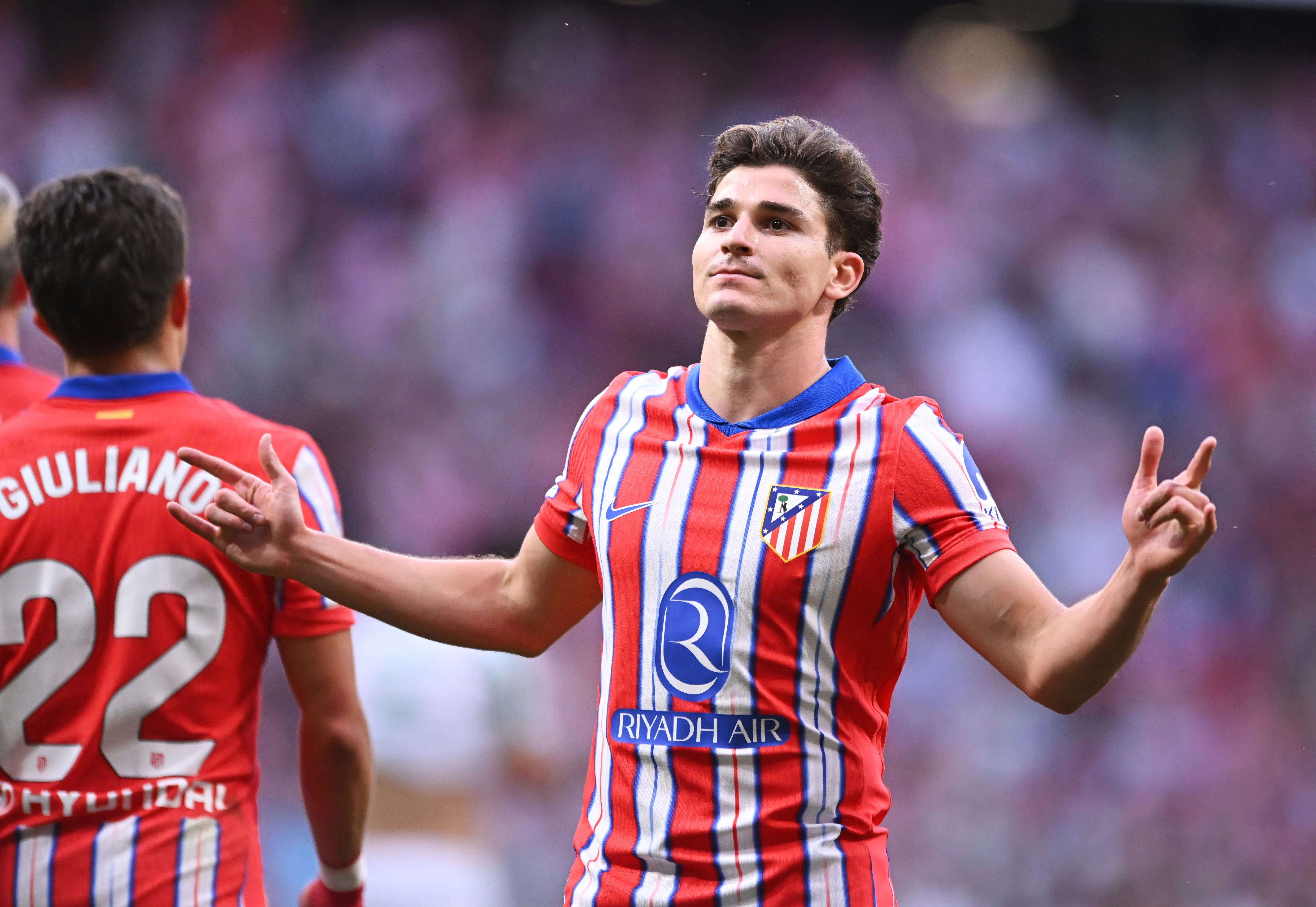 Julián Álvarez é um dos destaques do Atlético de Madrid, comandado por Simeone – Foto: Denis Doyle/Getty Images