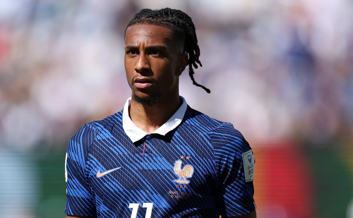 Olise é flagrado com substância proibida antes de jogo da França na Copa do Mundo