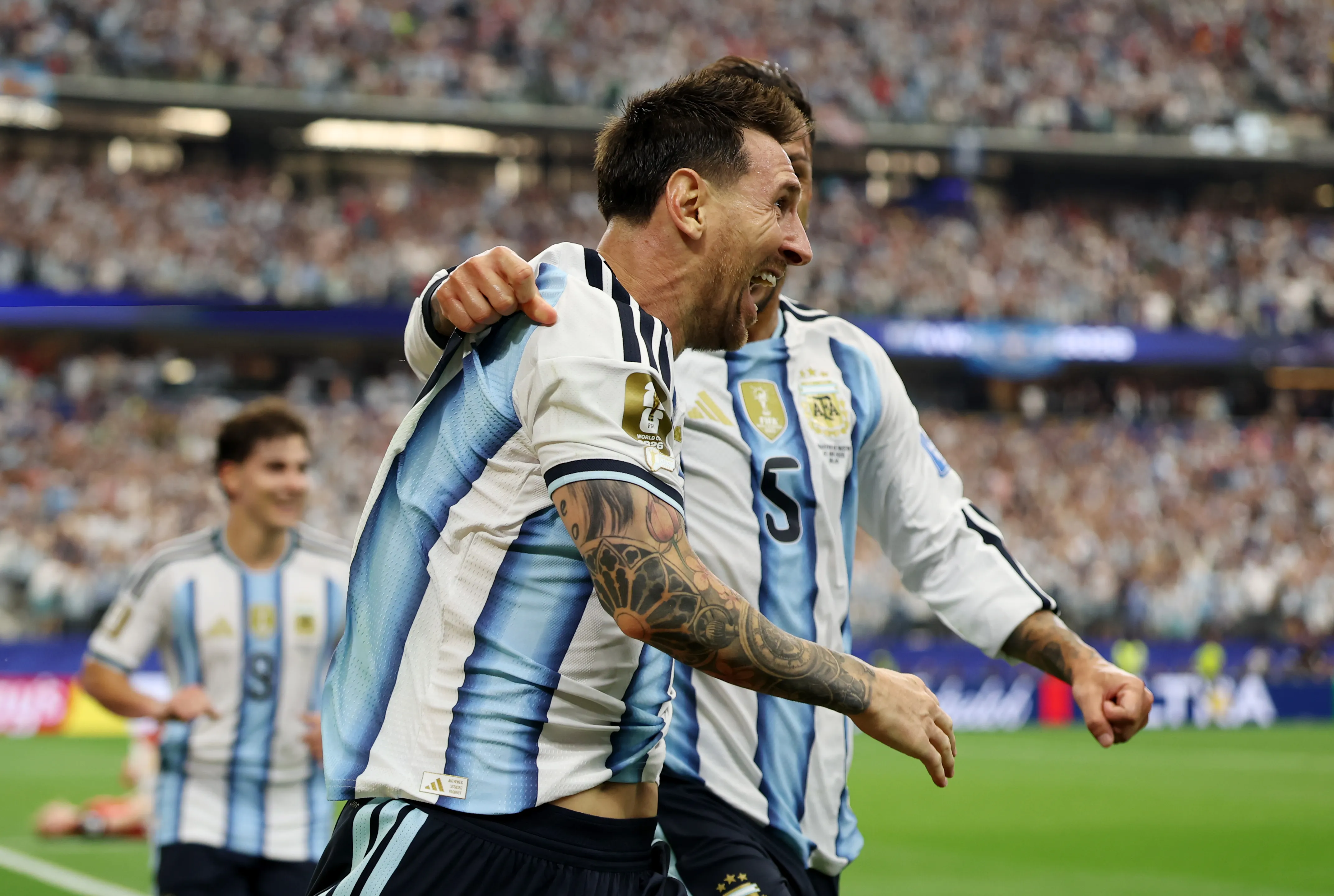 Messi comemora o 2° gol na partida. Photo by Francois Nel/Getty Images