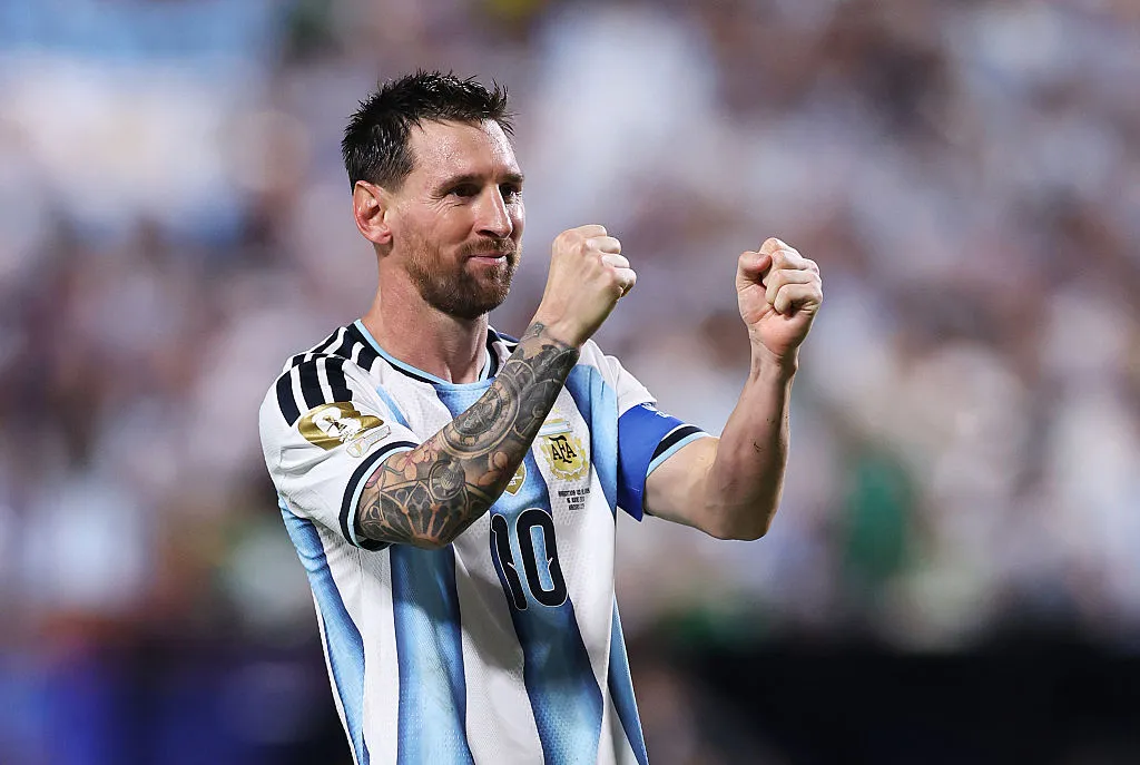 Lionel Messi, camisa 10 da Argentina, comemora o terceiro gol de sua equipe. (Photo by Michael Steele/Getty Images)