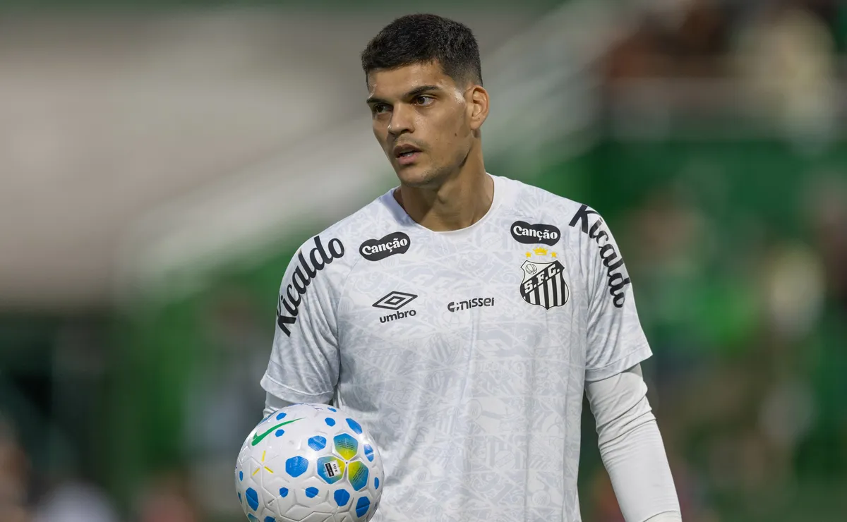 Brazão participa da reapresentação no Santos, mas ainda pode deixar o Peixe