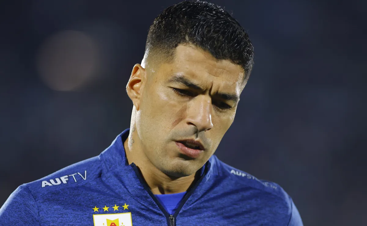 Luiz Suárez evita criticar Bielsa no Uruguai, mas admite frustração por estar de fora da Copa