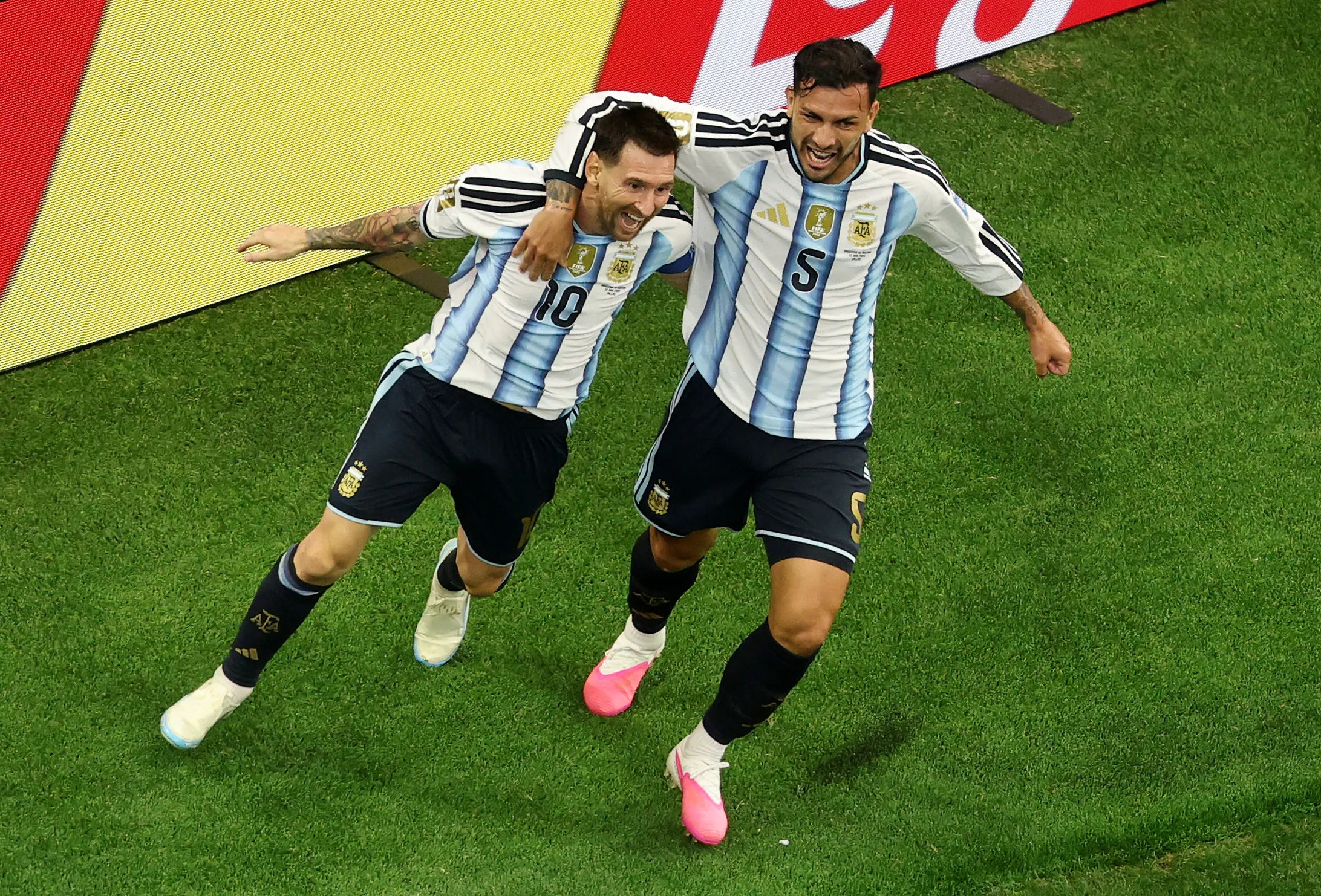Messi comemora um de seus gols contra a Áustria. Foto: Stacy Revere/Getty Images
