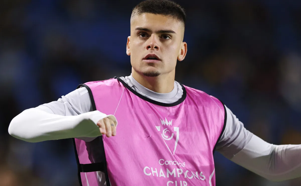 Cruzeiro faz oferta de R$ 61,7 milhões por Gabriel Pec e negociações avançam