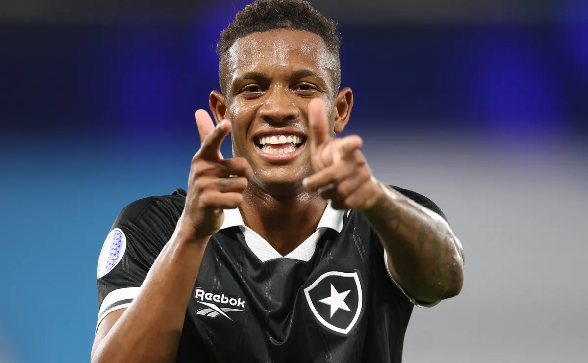 Danilo é oferecido ao Galatasaray e Botafogo avalia venda após a Copa do Mundo
