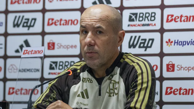 Leonardo Jardim volta sua atenção para a base Rubro-Negra - Foto: Robson Mafra/AGIF