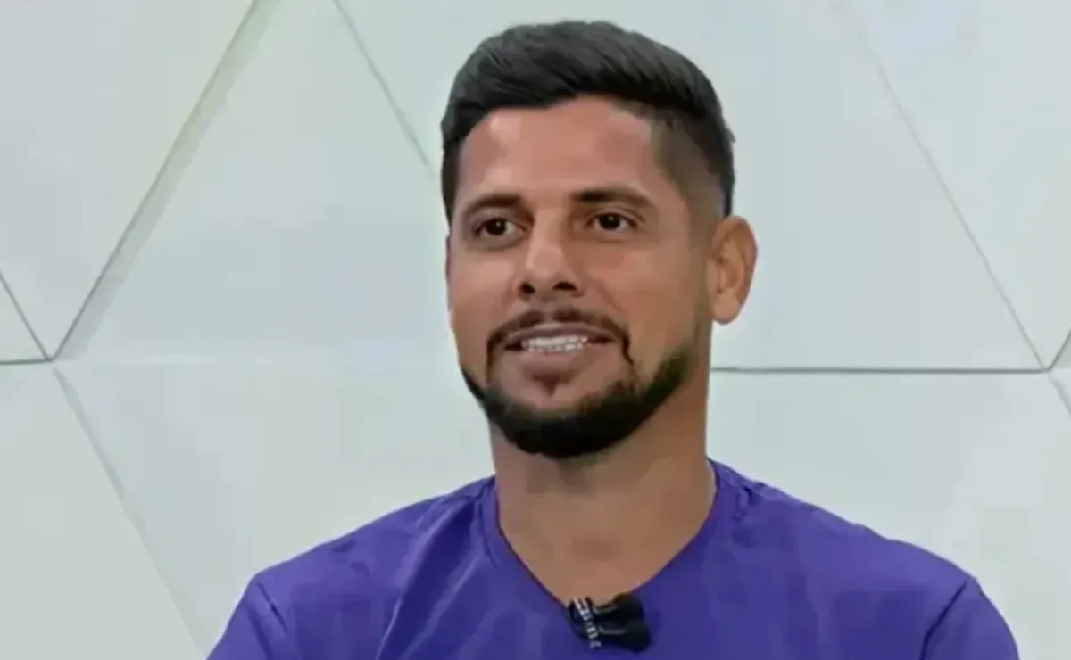 Cicinho defende Luiz Henrique como titular na Seleção Brasileira contra a Escócia