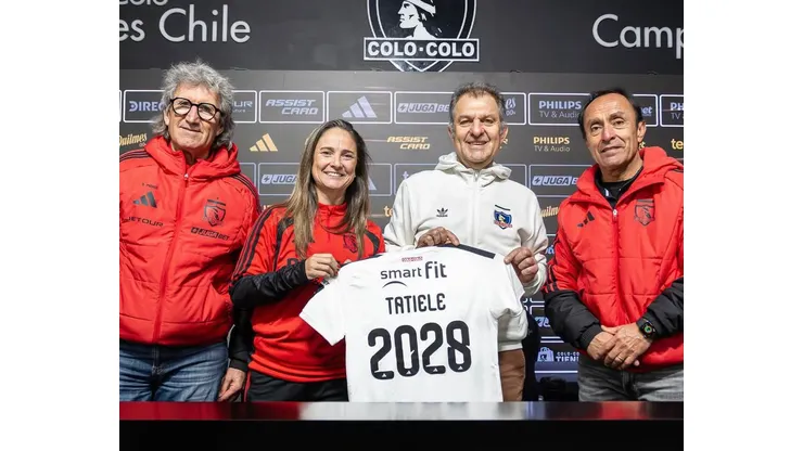 Tati Silveira renova com o Colo-Colo. Foto: Colo-Colo/Divulgação