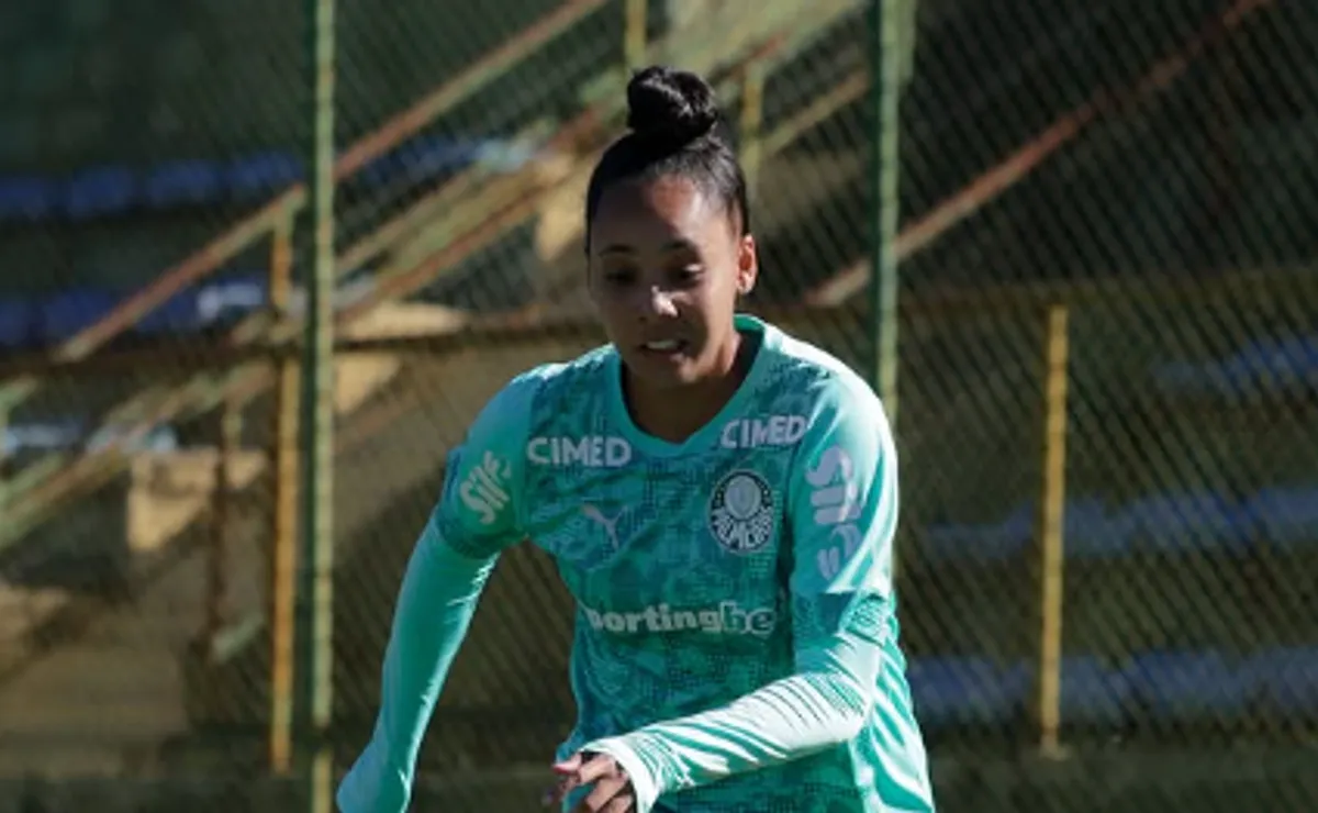 Ana Flávia volta a treinar com grupo do Palmeiras, quase um ano após lesão