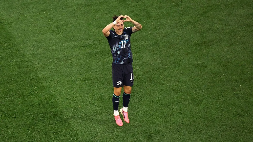 Maurício comemora gol marcado pelo Paraguai contra os EUA –  (Photo by Harry How/Getty Images)