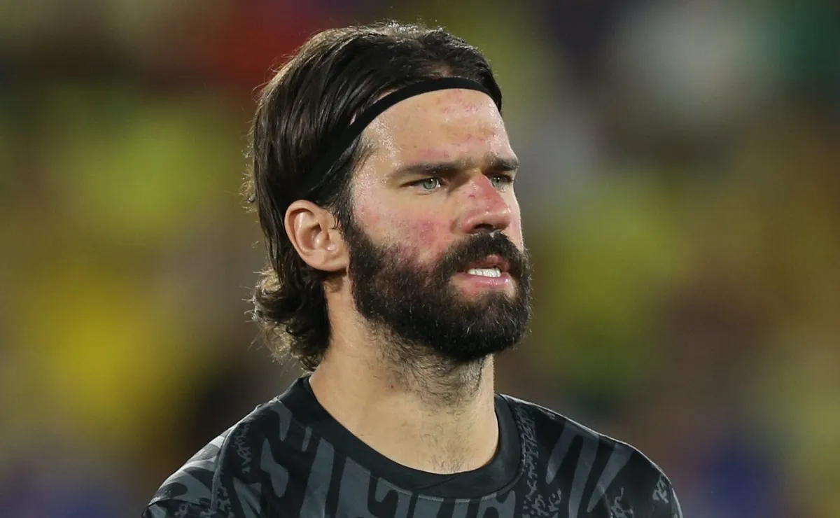Robertson rasga elogios para Alisson antes de Escócia x Brasil: “É o melhor goleiro do mundo”