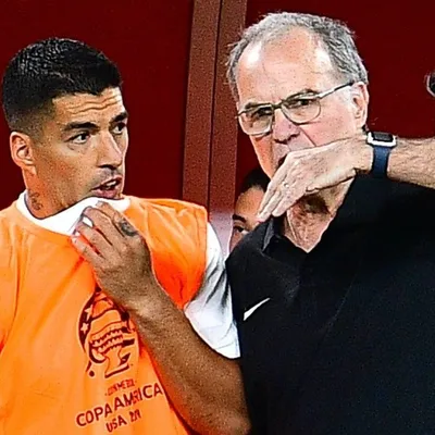 Suárez sai em defesa de Marcelo Bielsa no Uruguai