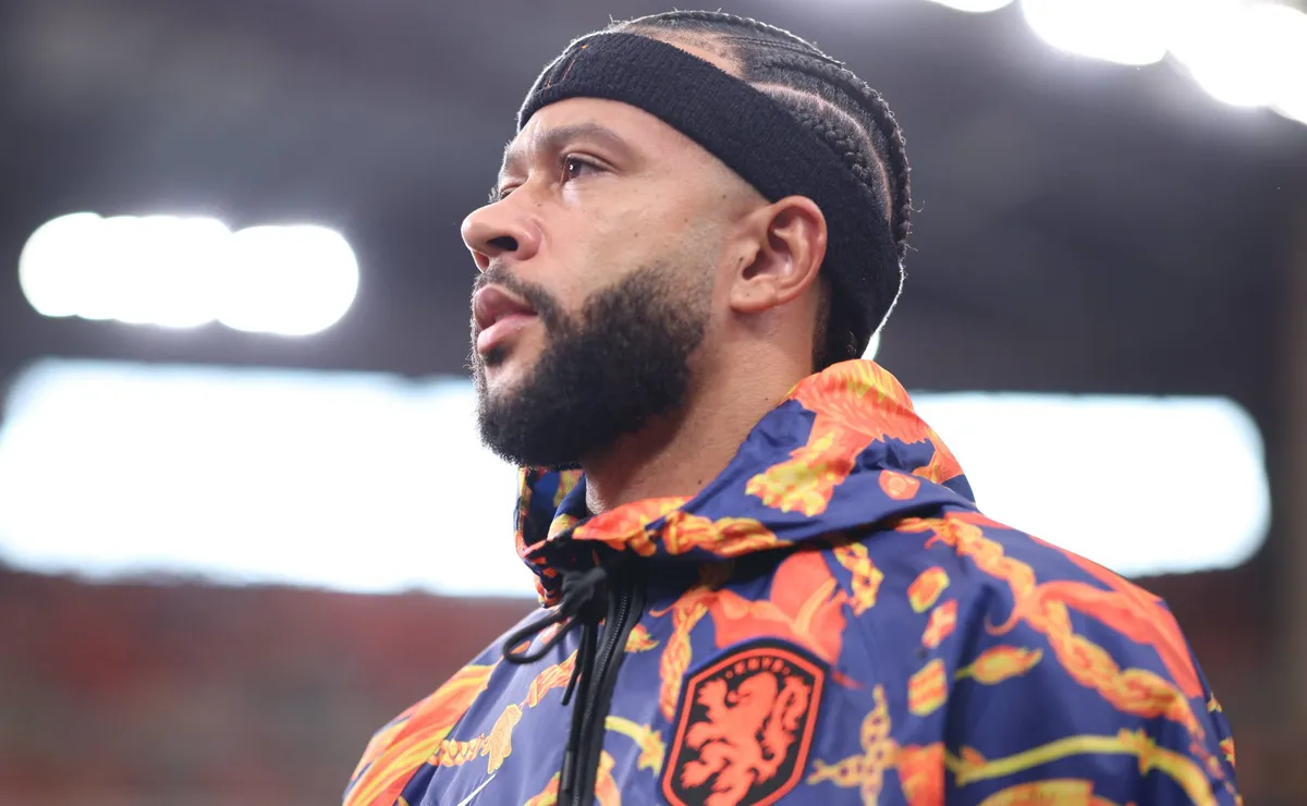 Marcelo Paz revela diálogo com Memphis Depay sobre renovação e admite resposta apenas após a Copa do Mundo