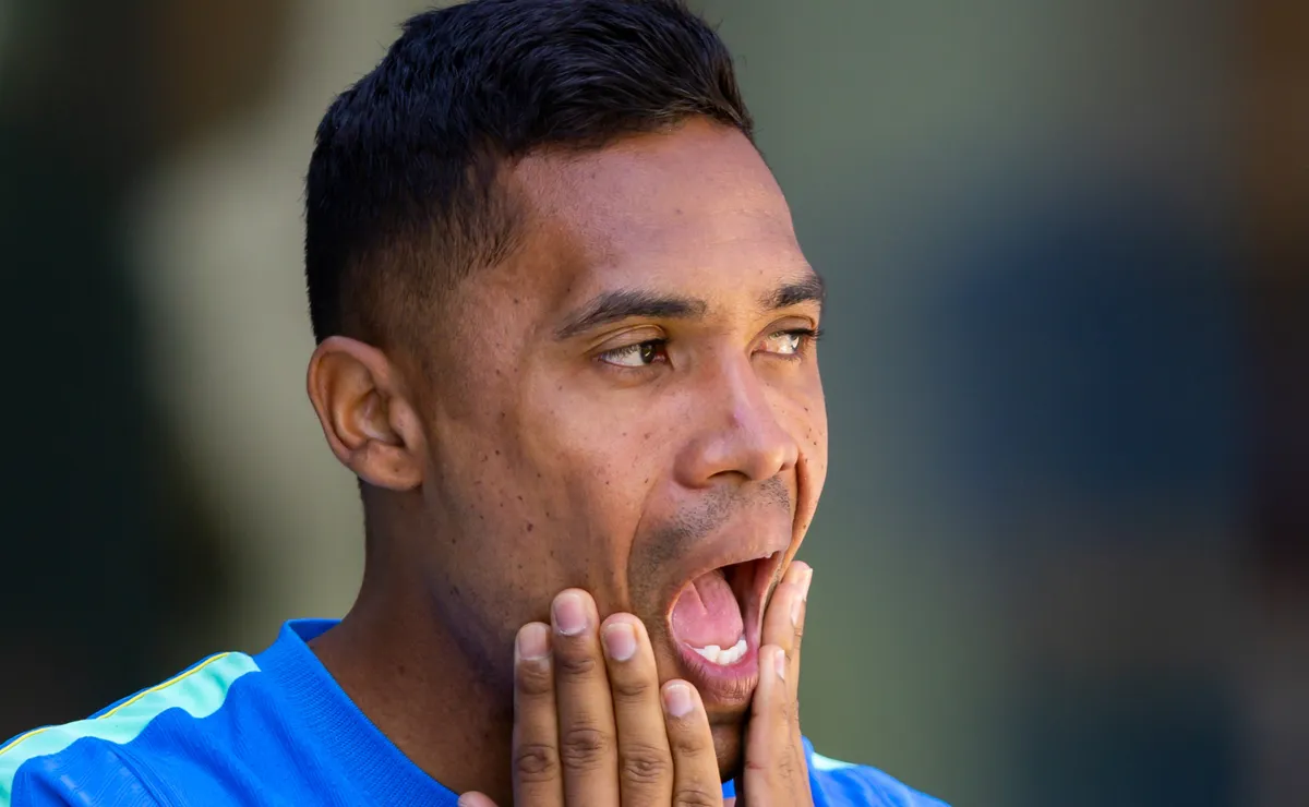 Alex Sandro, do Flamengo, deve pemanecer no banco da Seleção Brasileira contra a Escócia