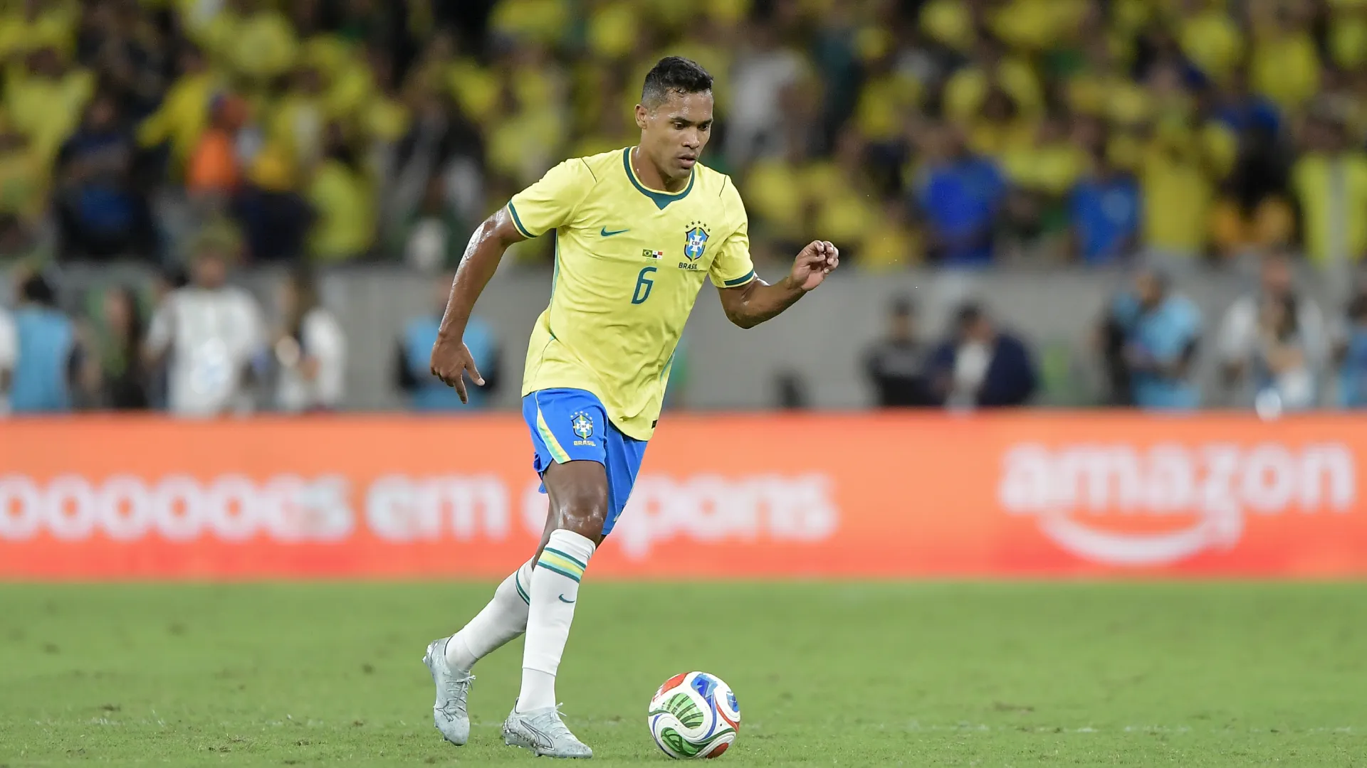 Alex Sandro durante o amistoso entre Brasil e Panamá – Foto: Thiago Ribeiro/AGIF
