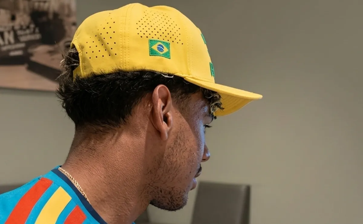 Lamine Yamal viraliza ao ser flagrado com boné do Brasil durante folga da Espanha na Copa do Mundo