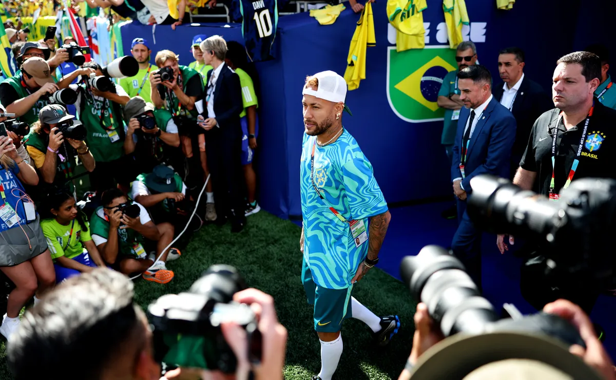 Torcida brasileira faz festa em Miami e aguarda retorno de Neymar contra a Escócia