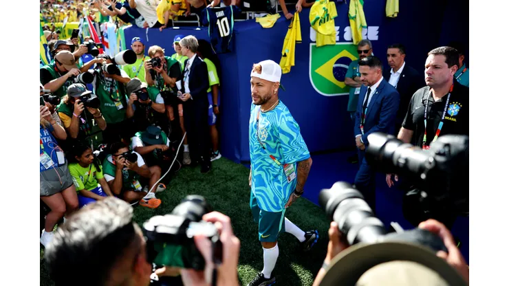 Neymar vai para campo - Foto: Dan Mullan/Getty Images