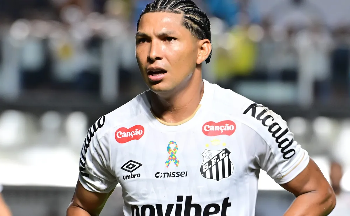 Cuca não muda de ideia e Rony, Lautaro Díaz e Thaciano seguem nos planos do Santos