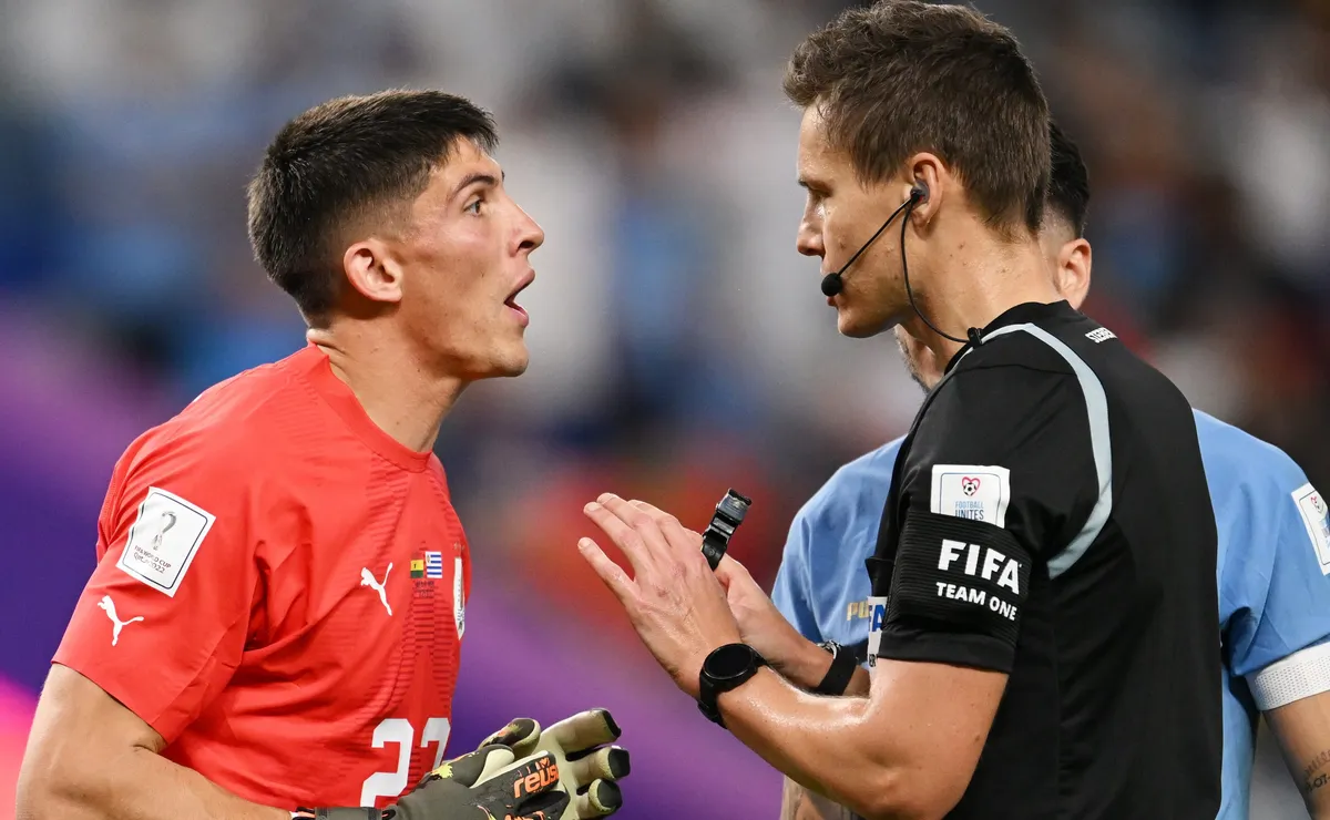 Atlético Nacional mira Rochet e inicia contatos para tirar goleiro do Internacional após a Copa