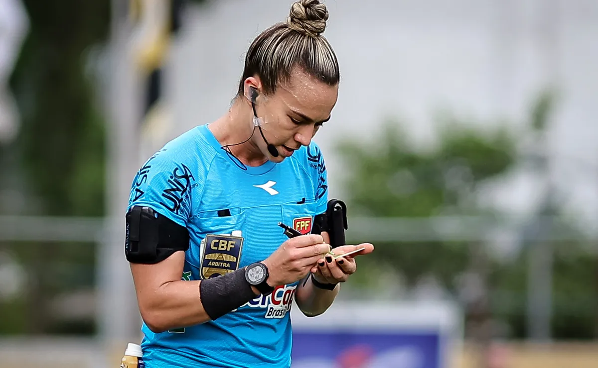 FIFA convoca trio brasileiro de arbitragem para a Copa do Mundo Feminina Sub-20