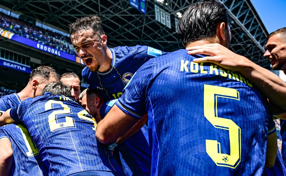 Bósnia vence o Catar, segue viva na Copa e fica perto da classificação