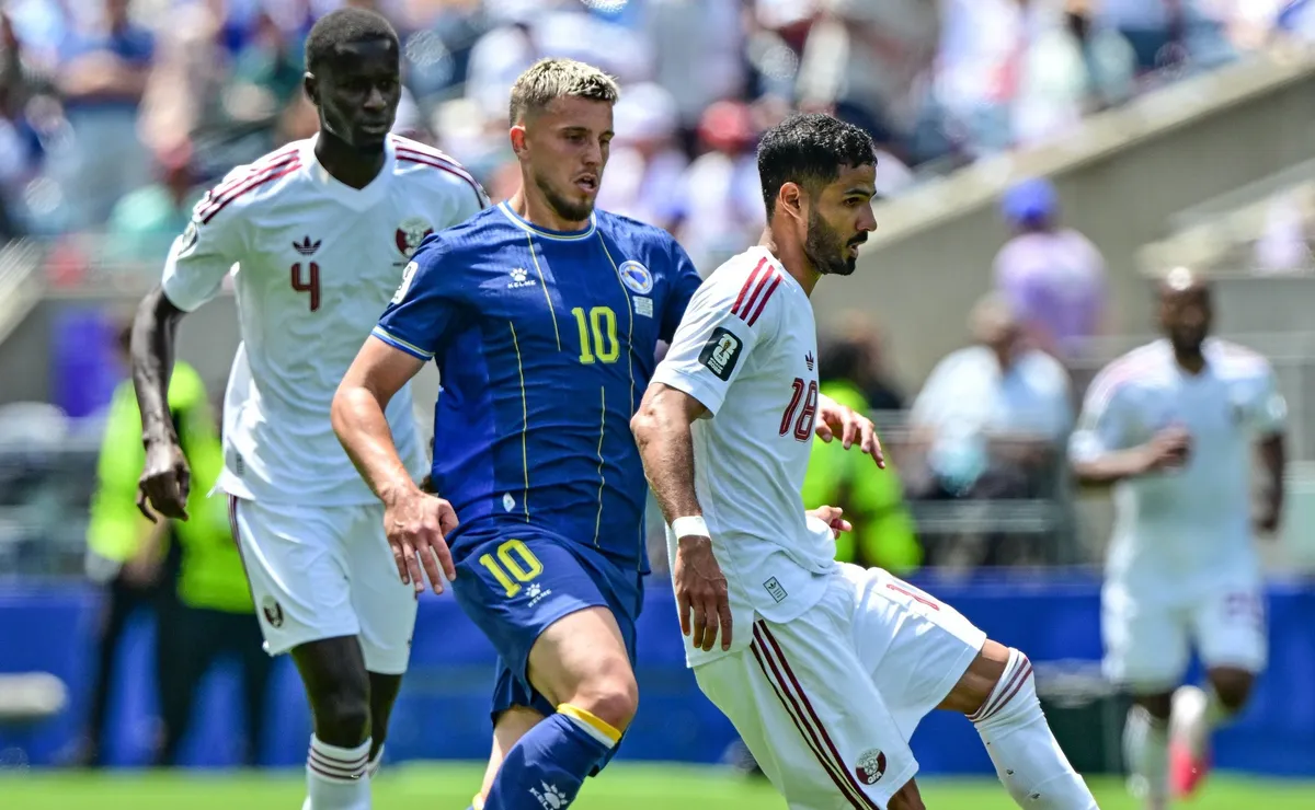 Al-Brake dá azar e marca gol contra bizarro no primeiro tempo de Bósnia x Catar