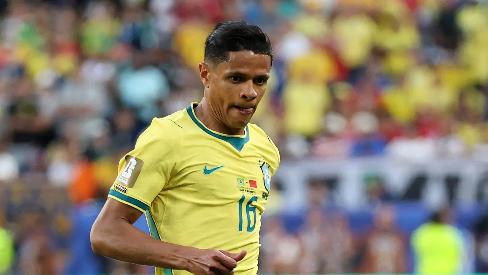 Douglas Santos, Lateral-esquerdo. Foto: Darrian Traynor/Getty Images