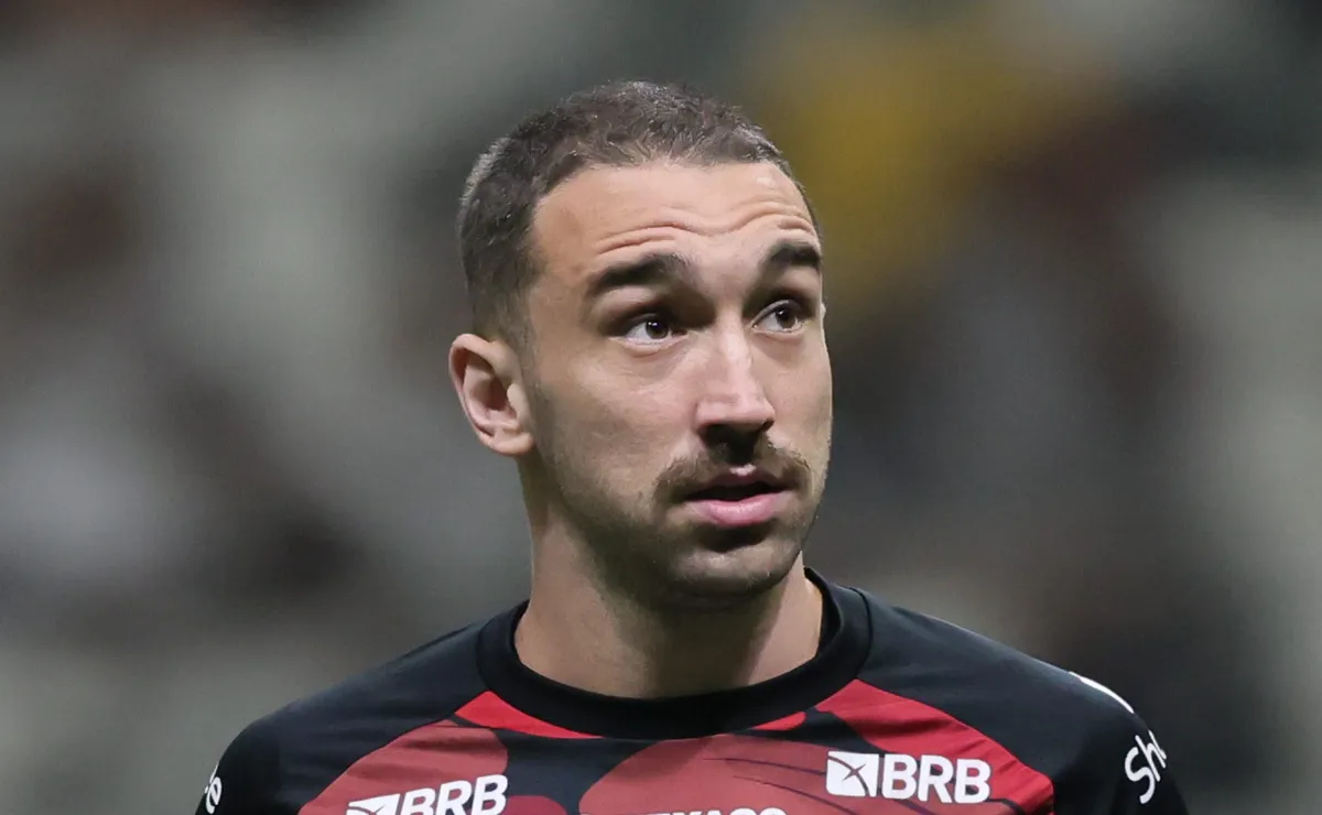 Zenit sonda Léo Ortiz, do Flamengo, e Aston Villa aumenta a oferta por Emerson Royal
