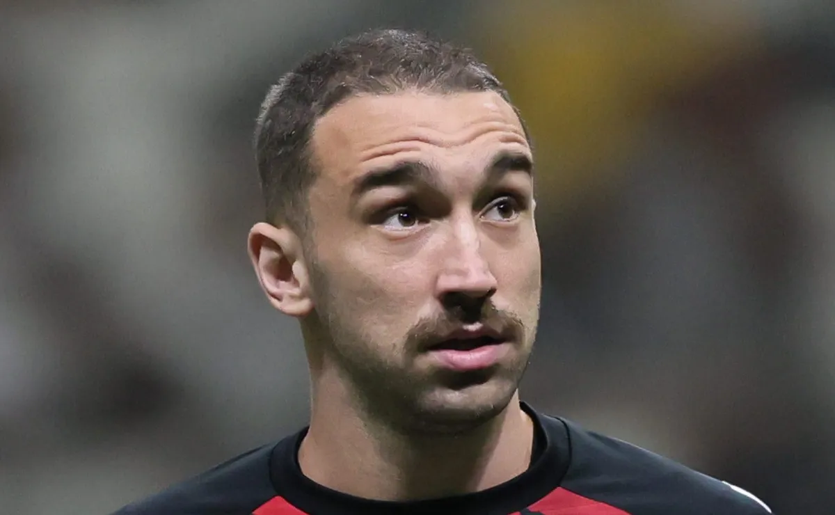 Zenit coloca Léo Ortiz como prioridade e Flamengo pode perder zagueiro após interesse europeu