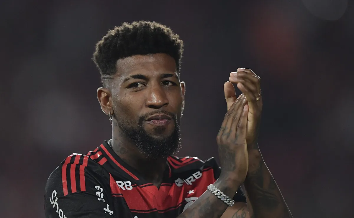 Flamengo já avalia reposição para lateral caso venda de Emerson Royal seja concretizada