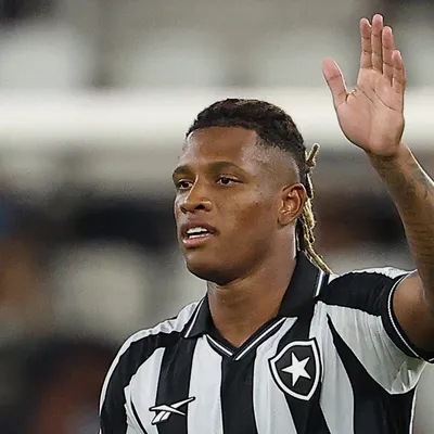 Botafogo quer R$ 174 milhões e Zenit aumenta oferta por Danilo
