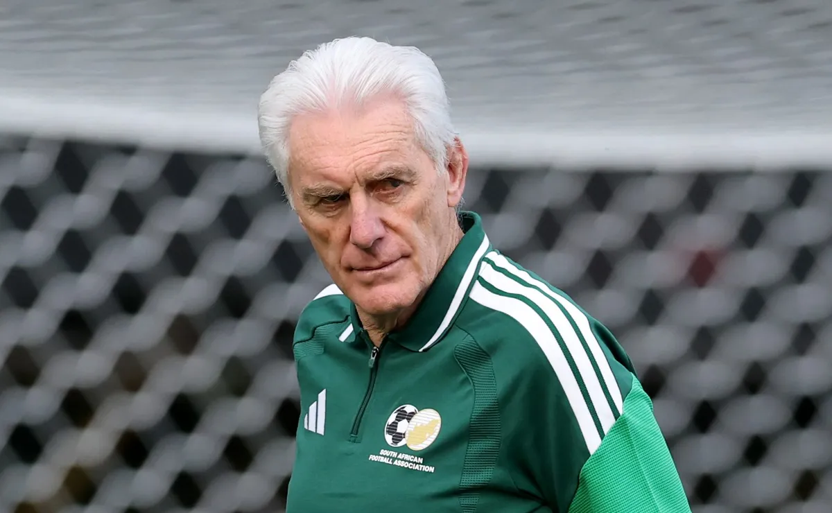 Hugo Broos, técnico da África do Sul, celebra classificação e revela objetivo na Copa 2026