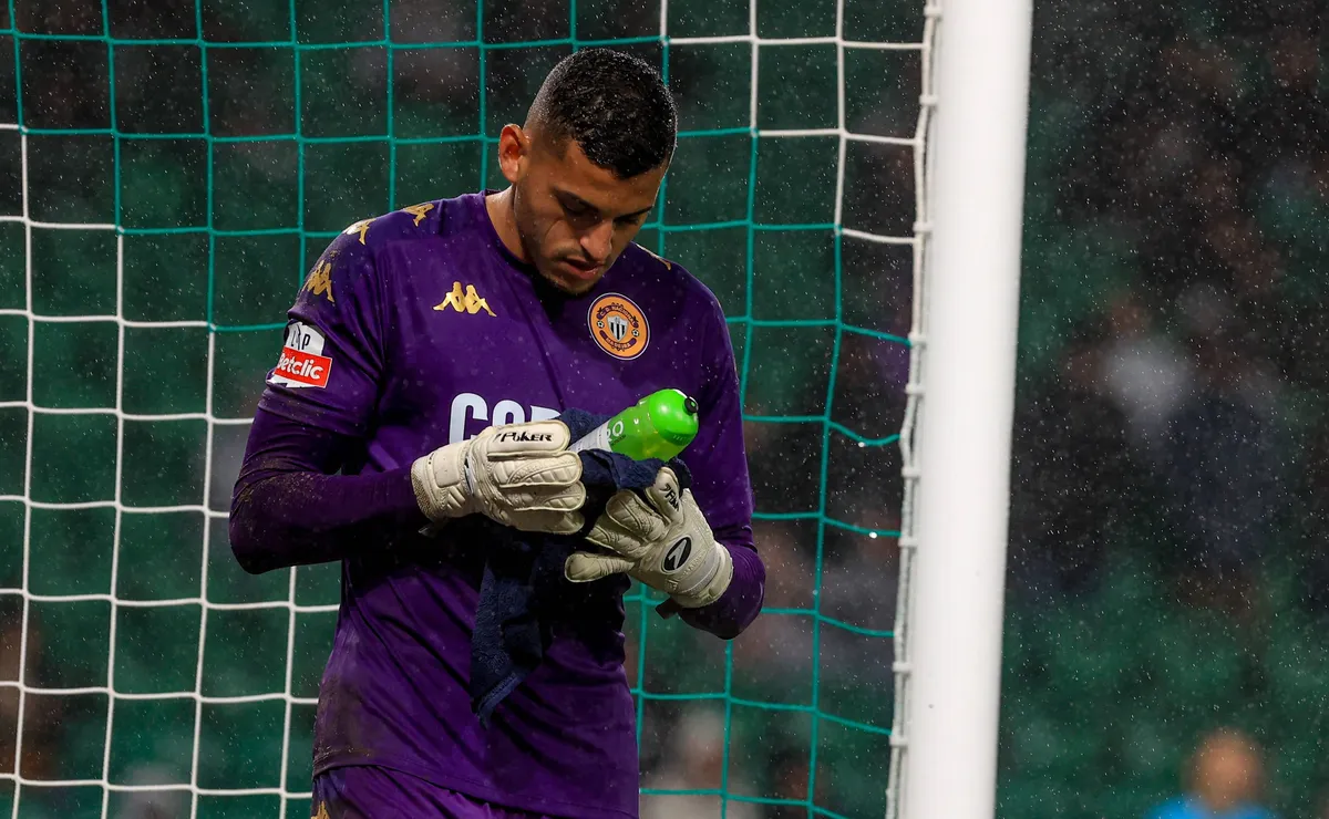 Kaique retorna ao Palmeiras após empréstimo em Portugal e futuro segue em avaliação