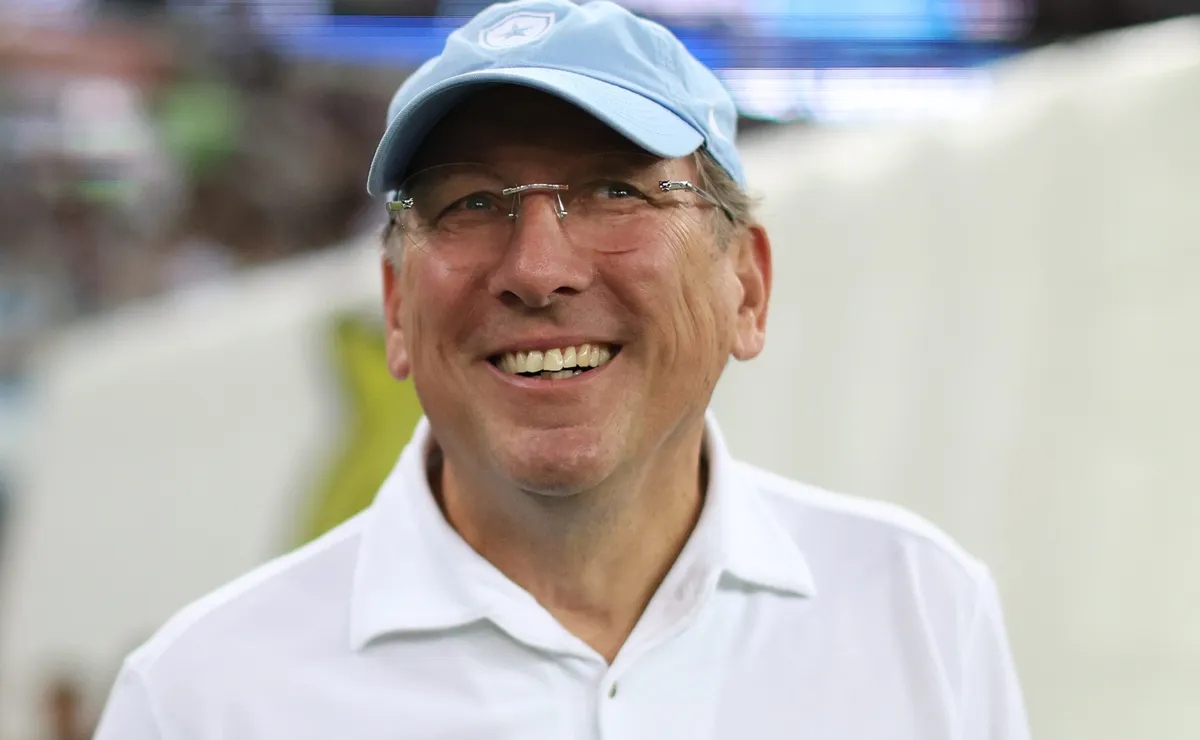 John Textor acompanha vitória do Brasil na Copa do Mundo e elogia Danilo: “É um jogador maravilhoso”