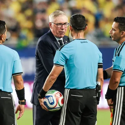 Vídeo vaza: Ancelotti 'explode' com juiz