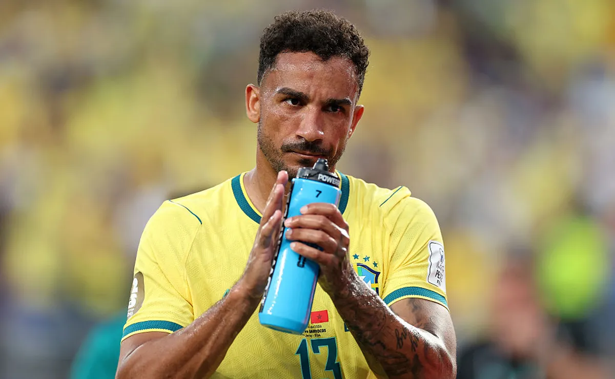 Flamengo agenda reunião para renovar contrato de Danilo após a Copa do Mundo