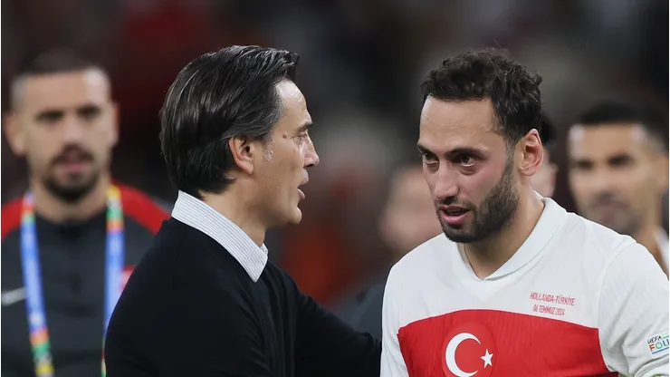 Montella evita muitas mudanças no time turco.